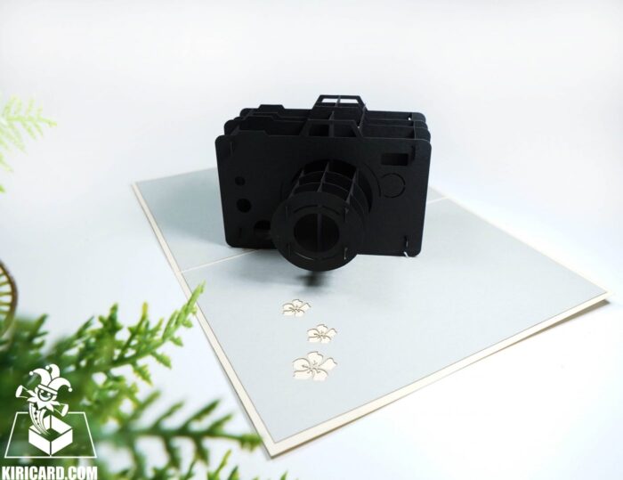 camera-pop-up-card-02