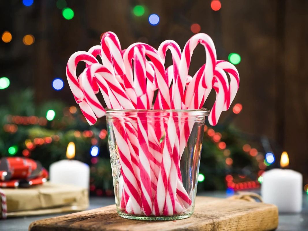 christmas-symbols-candy-canes