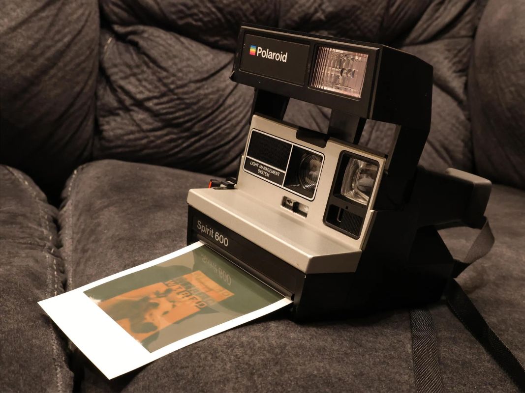 gifts-for-girlfriend-polaroid-camera