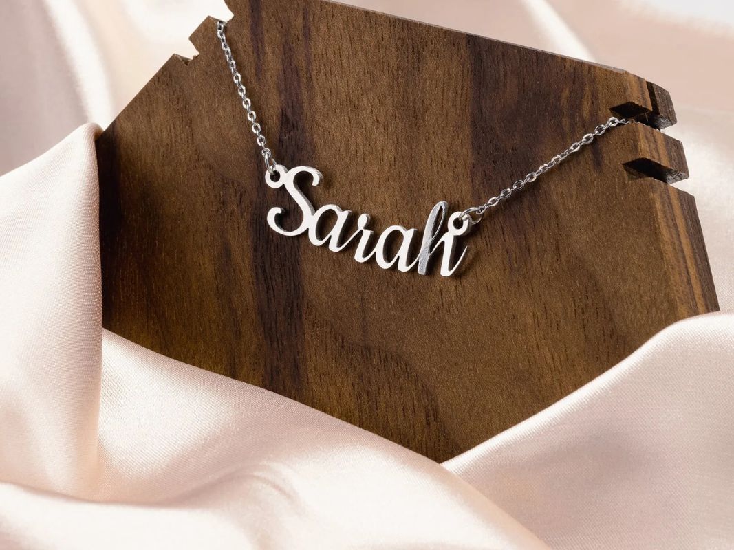 gifts-ideas-for-grandma-custom-engraved-jewelry