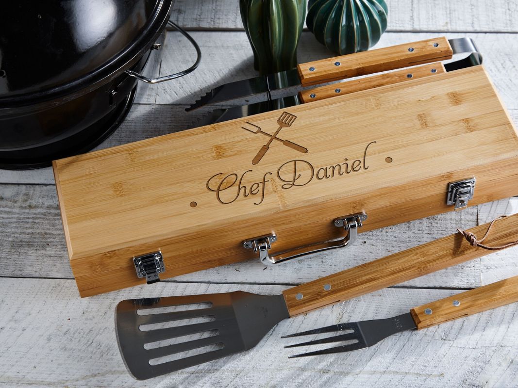 gifts-for-dad-personalized-bbq-grill-set